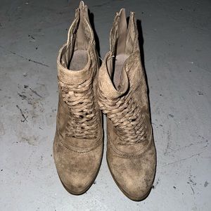 Women’s heeled boots